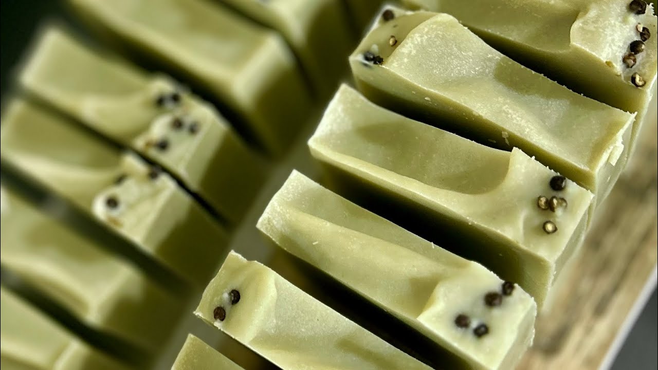Making some beautiful peppery green clay cold process soap today 💚🌿🛁