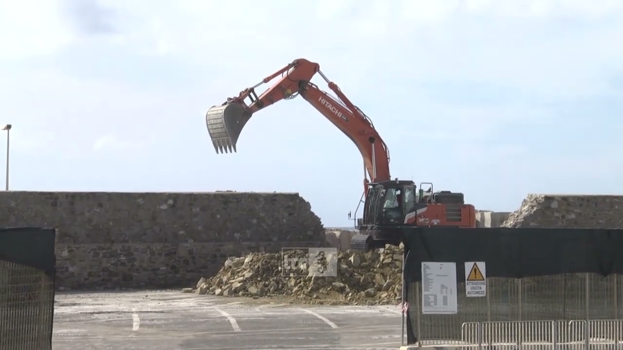 Porto di Civitavecchia in fermento: ritrovata una nave da guerra?