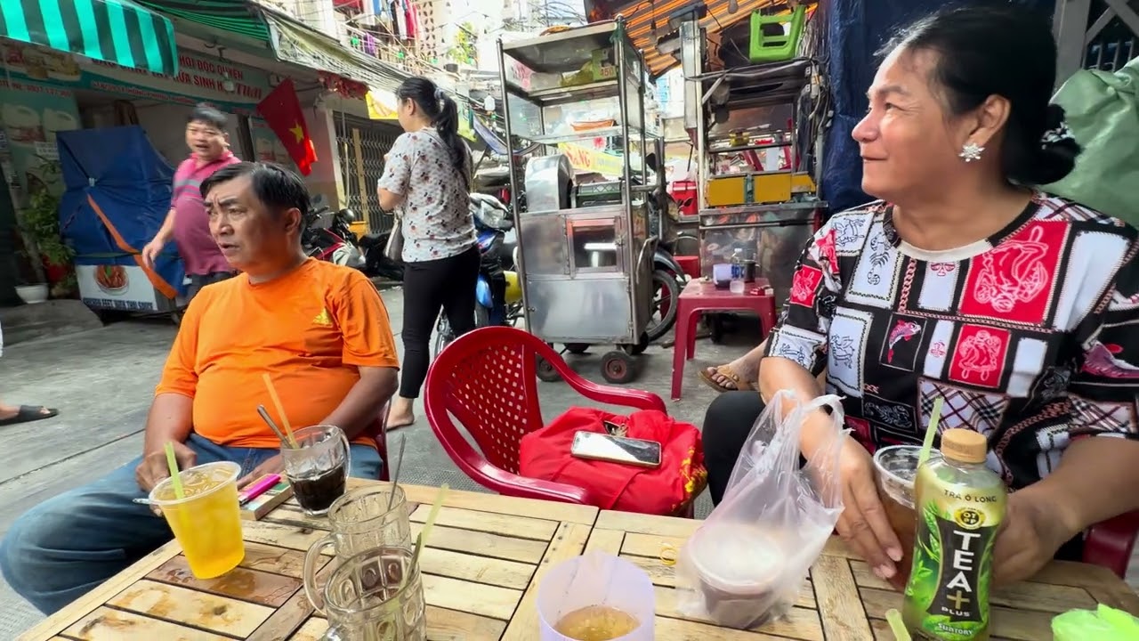 Sáng chị trang ăn sáng vui vẻ quá đi thôi trước khi vô làm 