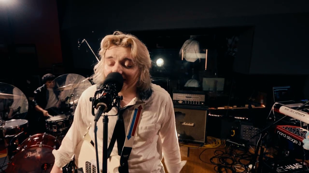 Vienna Vienna - Idle Hands (Live at PULSE Records)