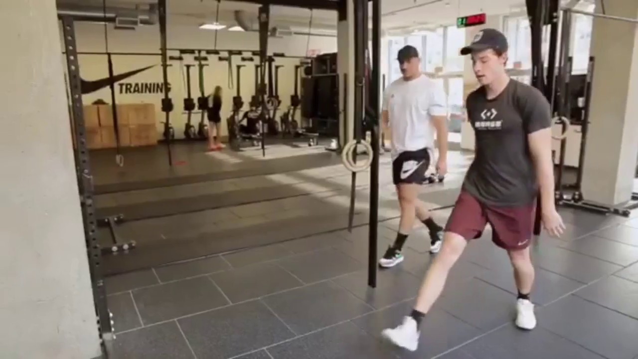 Shawn Mendes at the gym 💪
