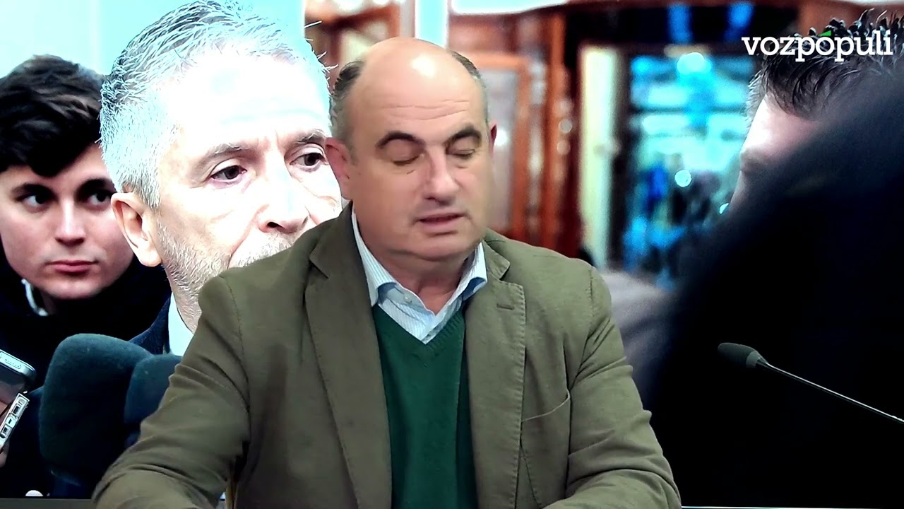 SÁNCHEZ juega con sus ministros como PEONES al AJEDREZ