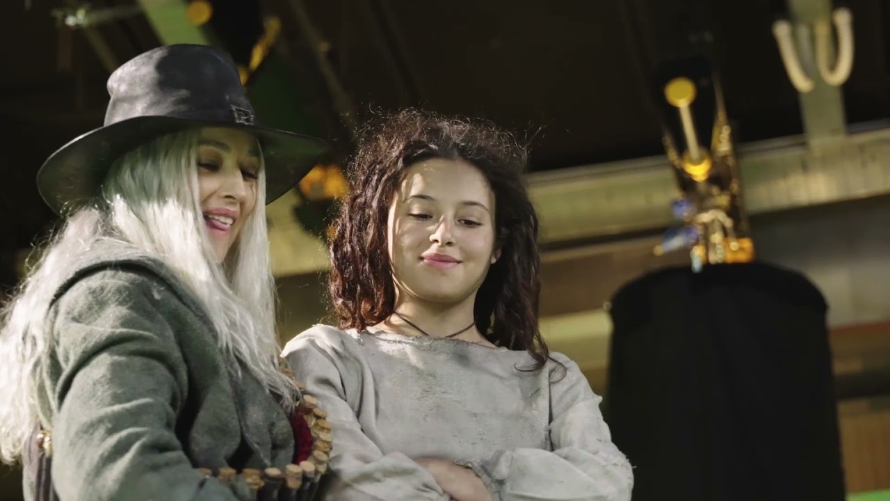 La Befana Vien di Notte 2 con Zoe Massenti, Monica Bellucci e Fabio De Luigi | Il backstage HD