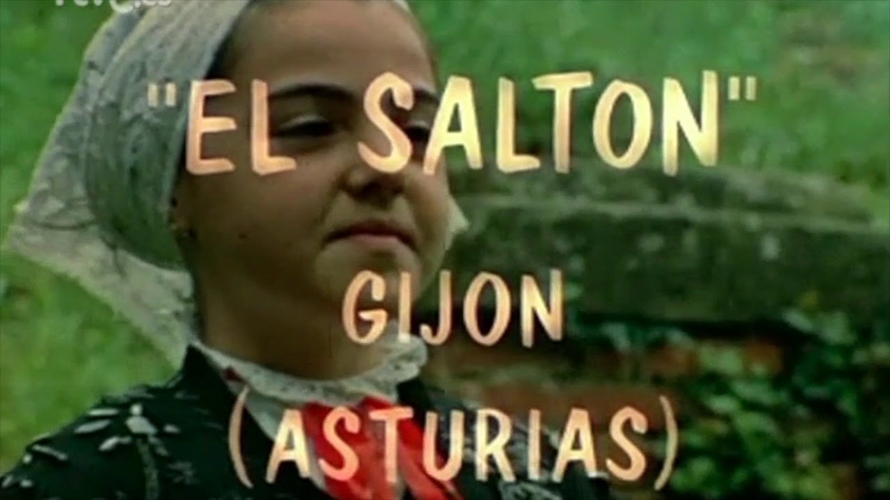 Niños con el Traje Regional de Asturiano bailando en el año 1973