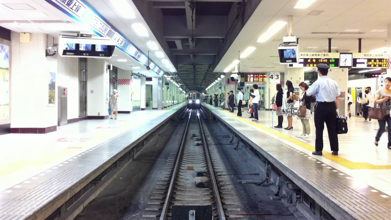 東武東上線30000系　池袋駅到着