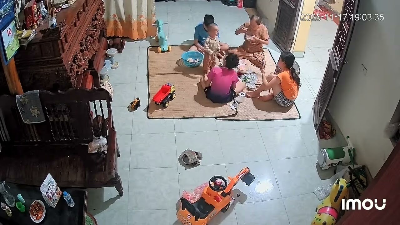 Không bữa cơm nào yên ổn với anh ta