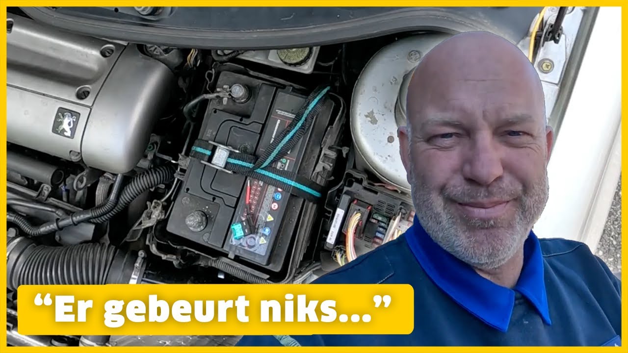 ROBERT voert een reparatie uit aan een defect zekeringskast | ANWB Wegenwachtvlogs
