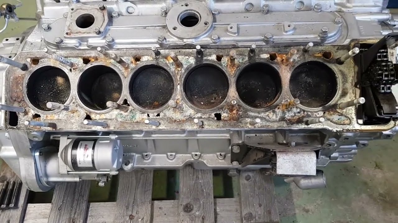 Jaguar E-type Series 3, V12 Head Removal - Merida [Pt 1]