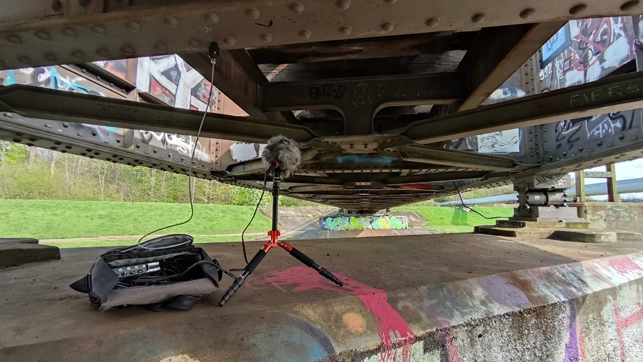 train crossing bridge audio technica bp4025 vs. lom geofon