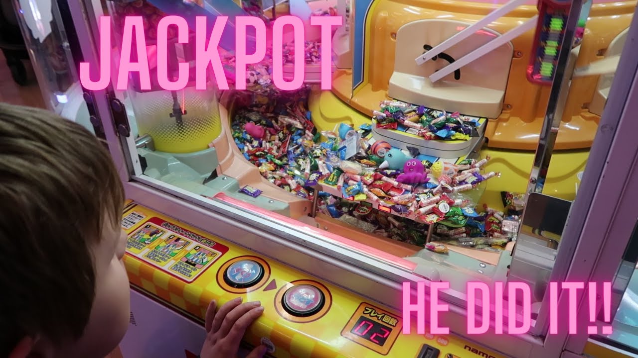 MY SON GOT A JACKPOT!! BIG SWEET LAND CANDY PUSHER - ARCADE GAME - CANDY, PLUSH, PRIZES