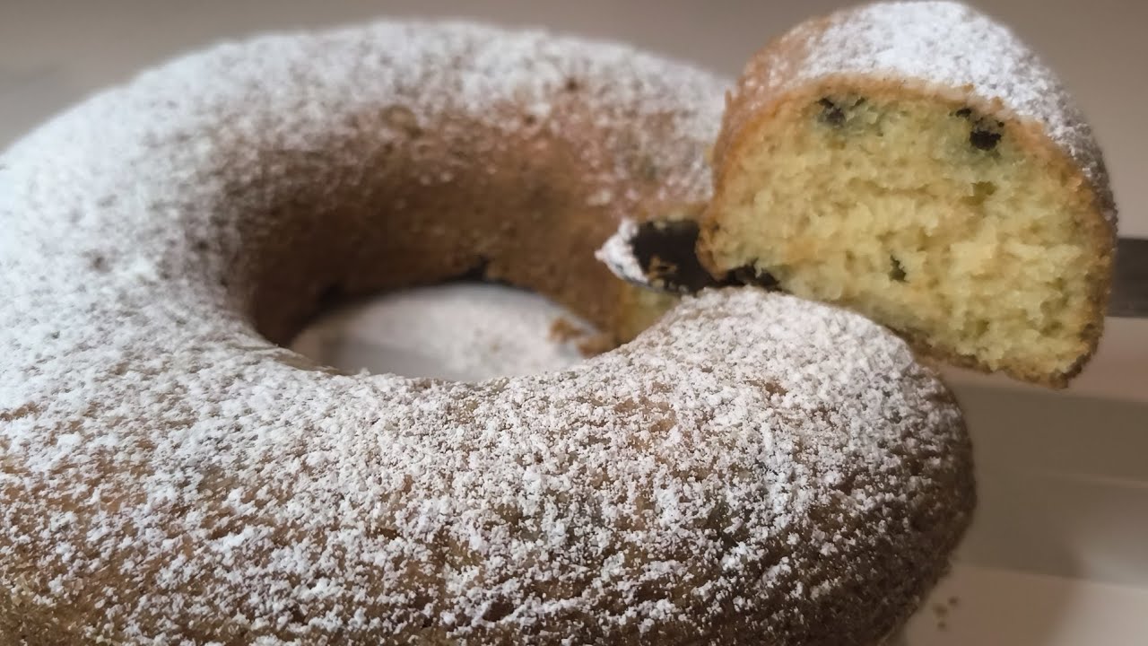 🍰 Gugelhupf mit Rosinen und Joghurt – Saftig & Lecker! 😋