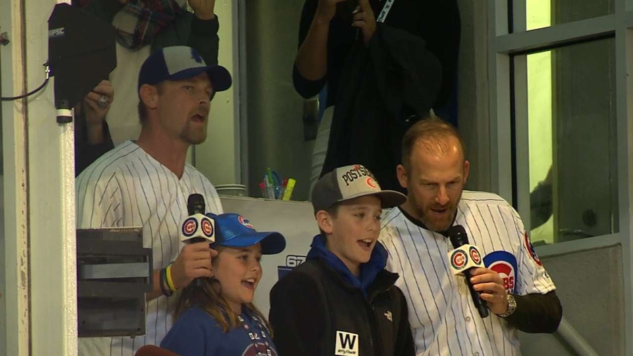 NLCS Gm3: Wood and Dempster sing during 7th inning