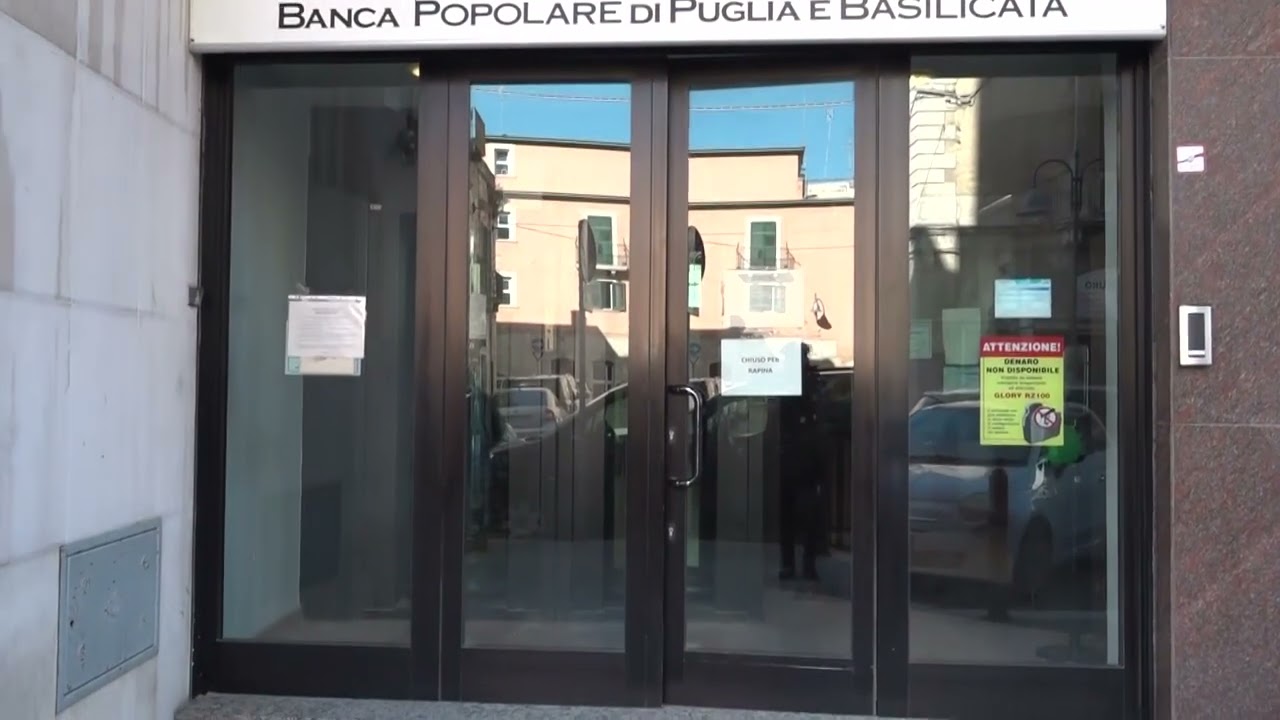 Rapina in banca a Barletta: arrestati due 16enni. La polizia è sulle tracce del terzo complice