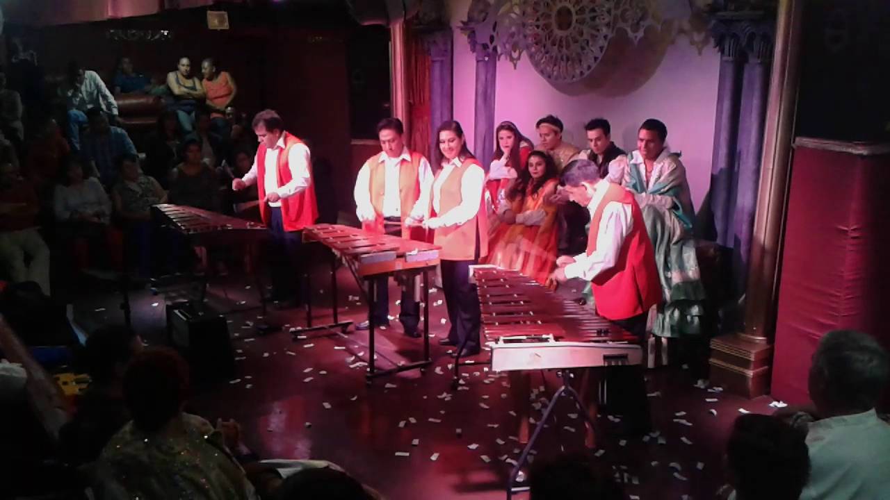 Javier Zavala en el Centro Cultural Rold&aacute;n Sandoval.