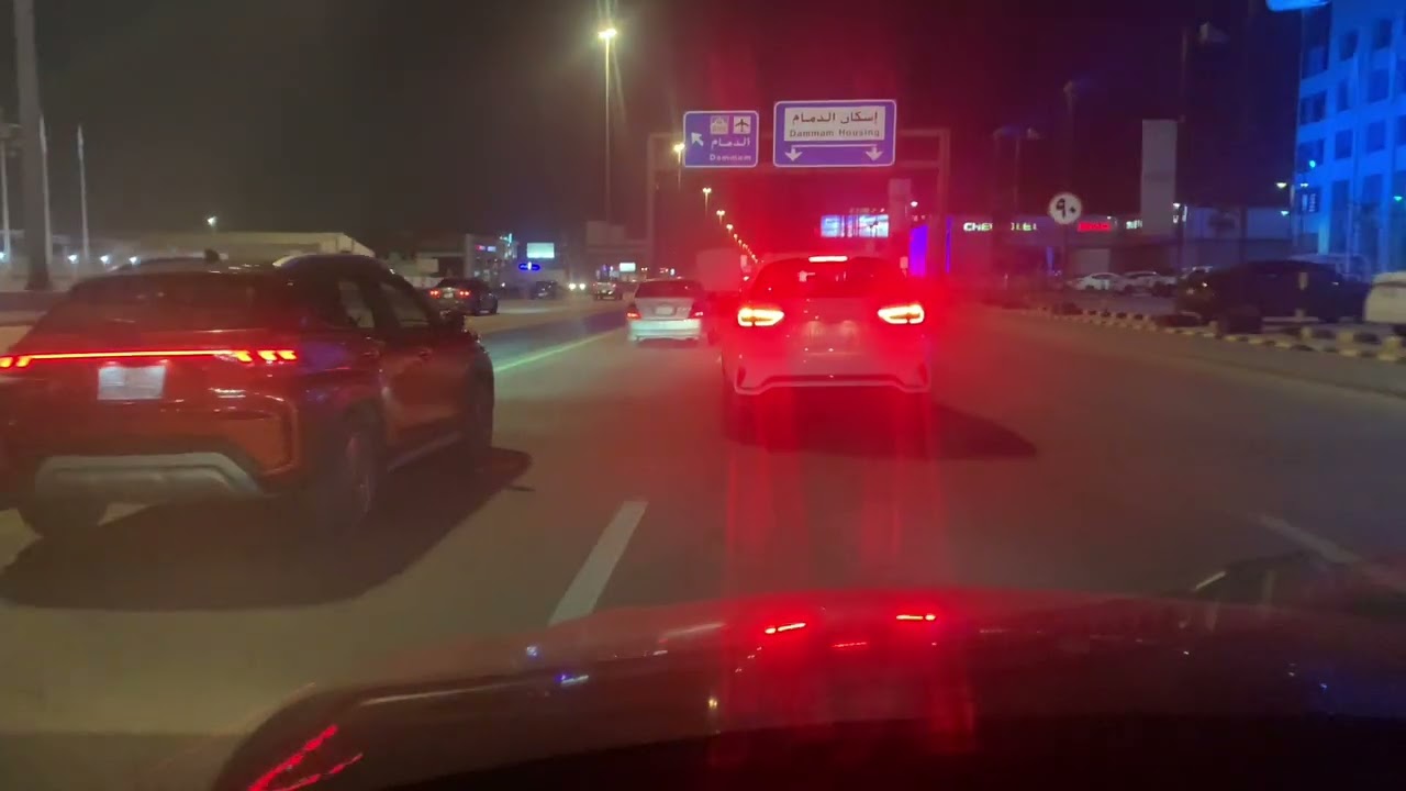 جولة ليلية في كورنيش الدمام | البحر والهواء غير!