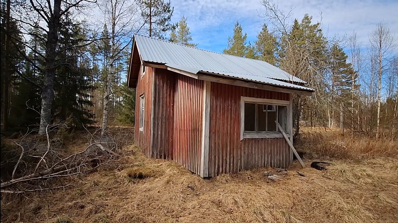 Urbex Erehdyttävä raunio ja kaikki kalliolla.