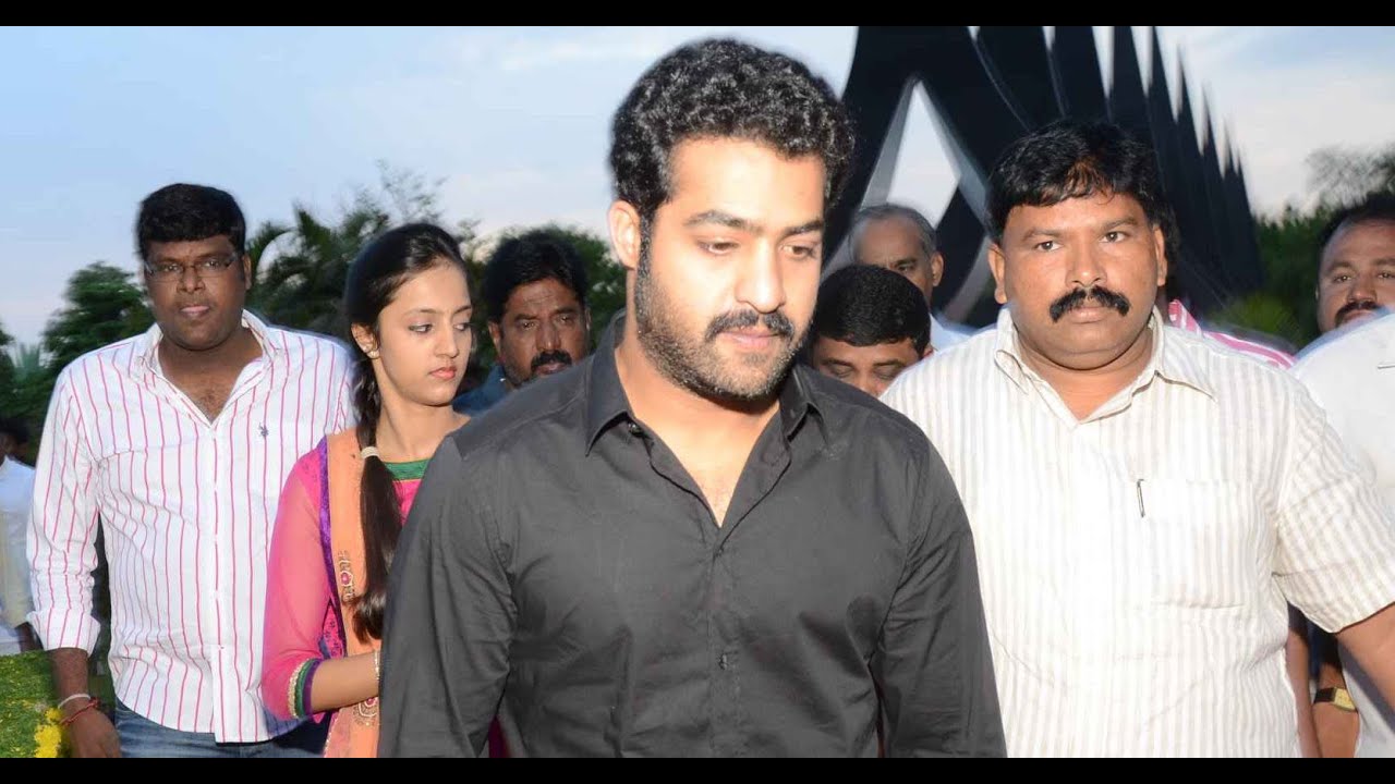 Nandamuri family members pay tribute to NTR 2013 | Junior NTR | Balakrishna | Hari Krishna