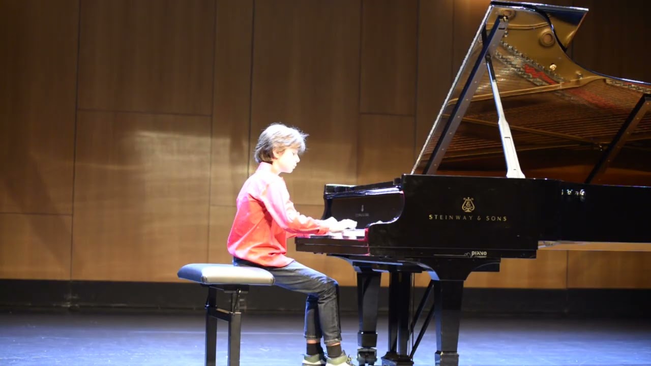 Concours Lavaux Classic FINALE 1/3: Alexey Smirnov-Tonn catA (10yo) plays Haydn-Sonata in Emin34