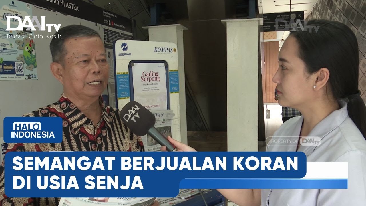Lansia Berjualan Koran dan Majalah Bobo di Halte Transjakarta | Halo Indonesia