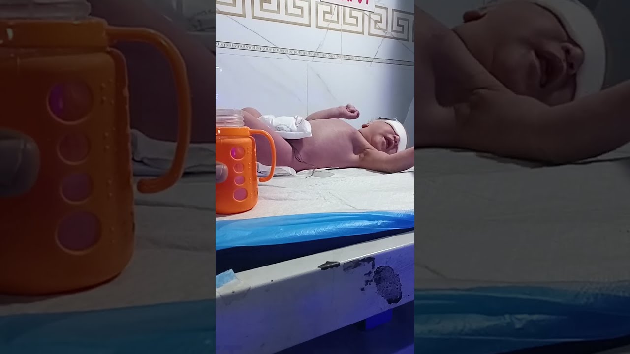How to Bottle Feed a Baby | Step-by-Step Baby Bottle Feeding Method