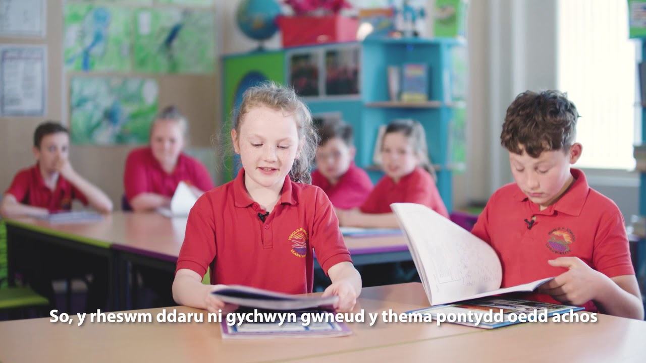 Ysgol O.M. Edwards school - Staff and pupils / Staff a Disgyblion