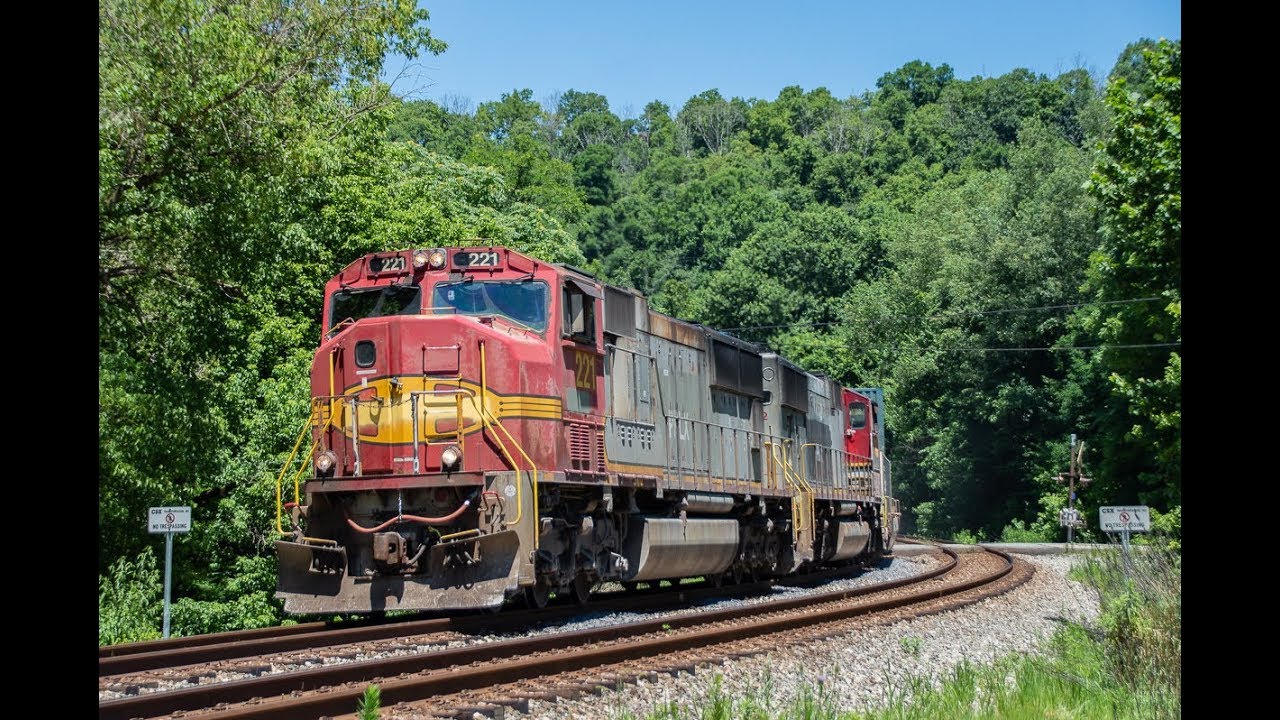 Ex-ATSF PRLX SD75M duo leads Q292-07 - Smithton, PA