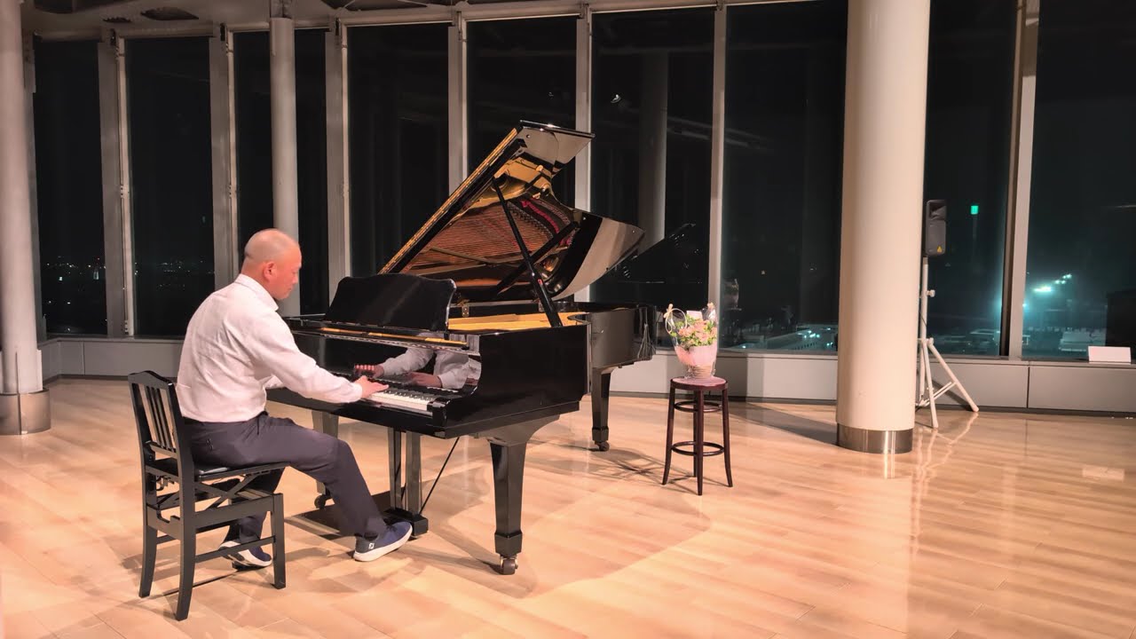 Playing Merry-Go-Round of Life (Howl's Moving Castle) on a concert grand piano for the first time