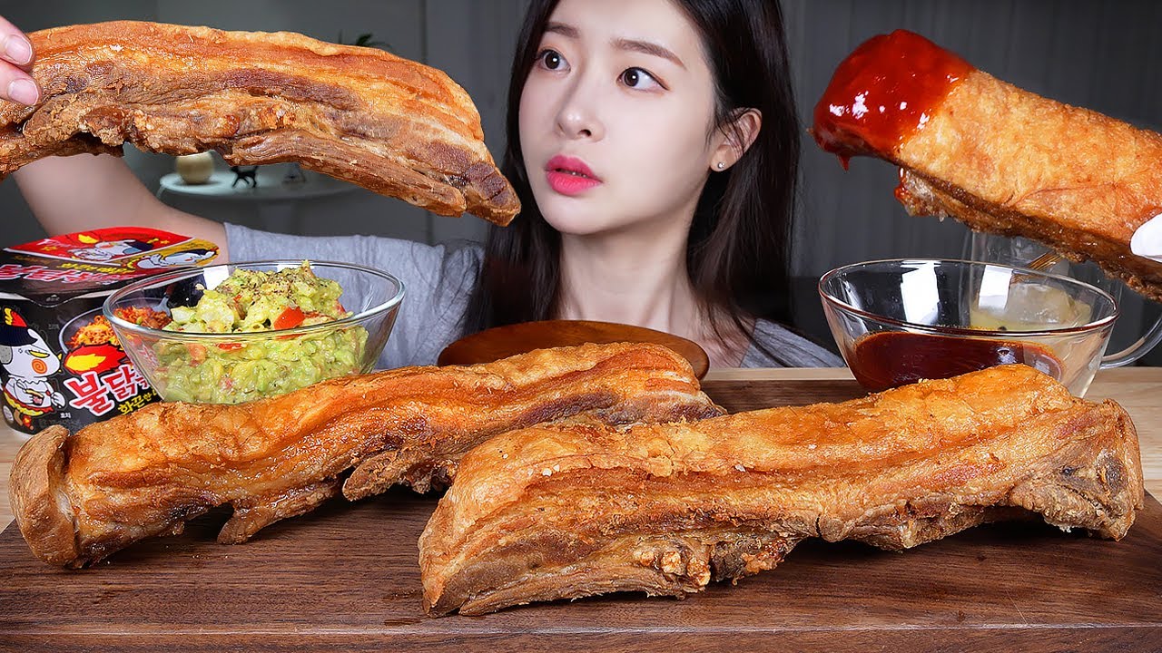 ASMR MUKBANG | СУПЕР ХРУСТЯЩИЙ Чичаррон Жареная свиная грудинка! Пикантный огненный соус 🔥 Гуакамоле