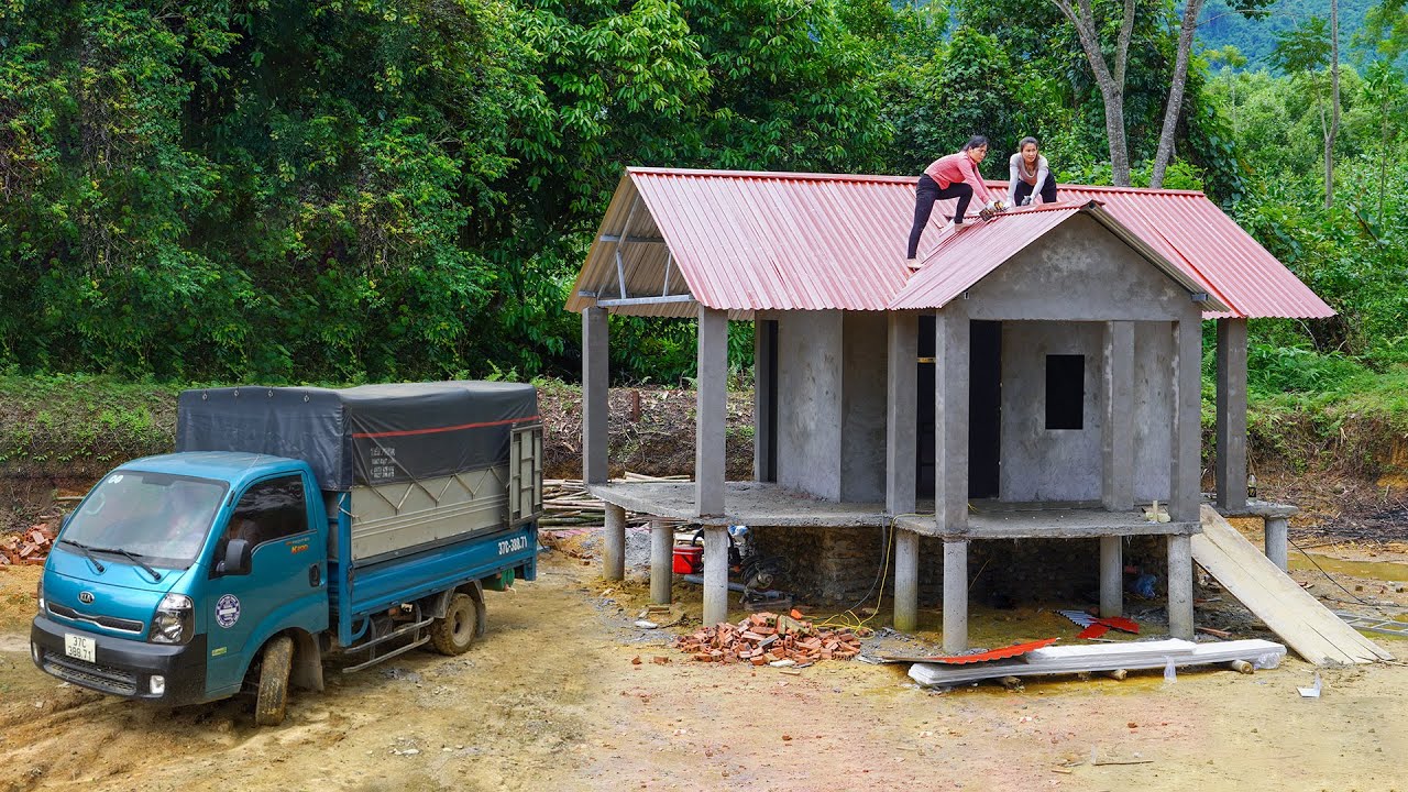 Use Truck To Help Young Sister Transport Iron And Corrugated Iron, Roofing For New House
