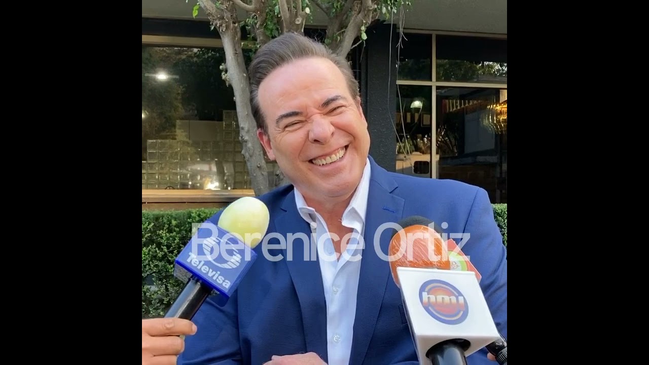 César Evora se sonroja al escuchar que sigue siendo muy galán.
