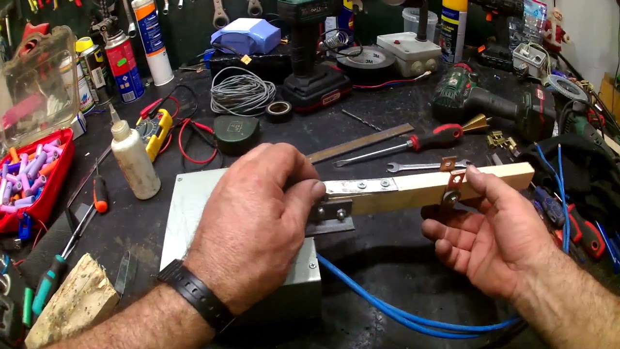 Soldador por puntos con transformador de microondas y control de tiempo