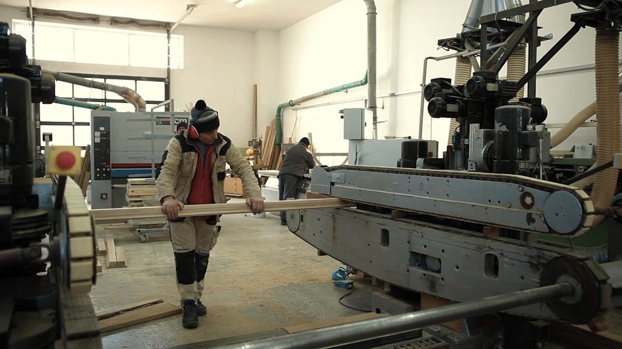 Publicitate  Batcor-Grup: ferestre și uși din lemn cu geam termopan