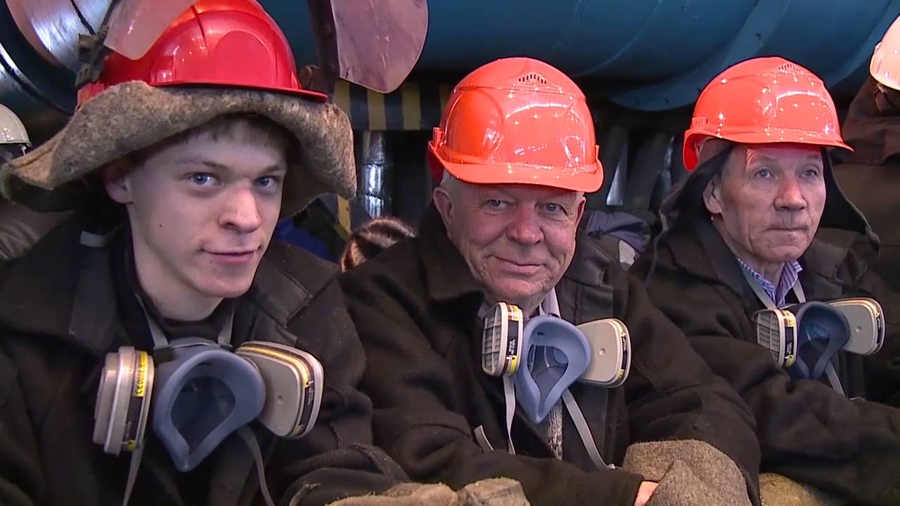 Металлурги за вас поднимаем бокал