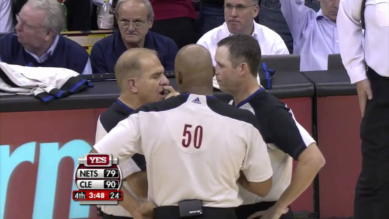 Devin Harris' Flagrant-2 foul on Jamario Moon, NJN-CLE 12-15-09