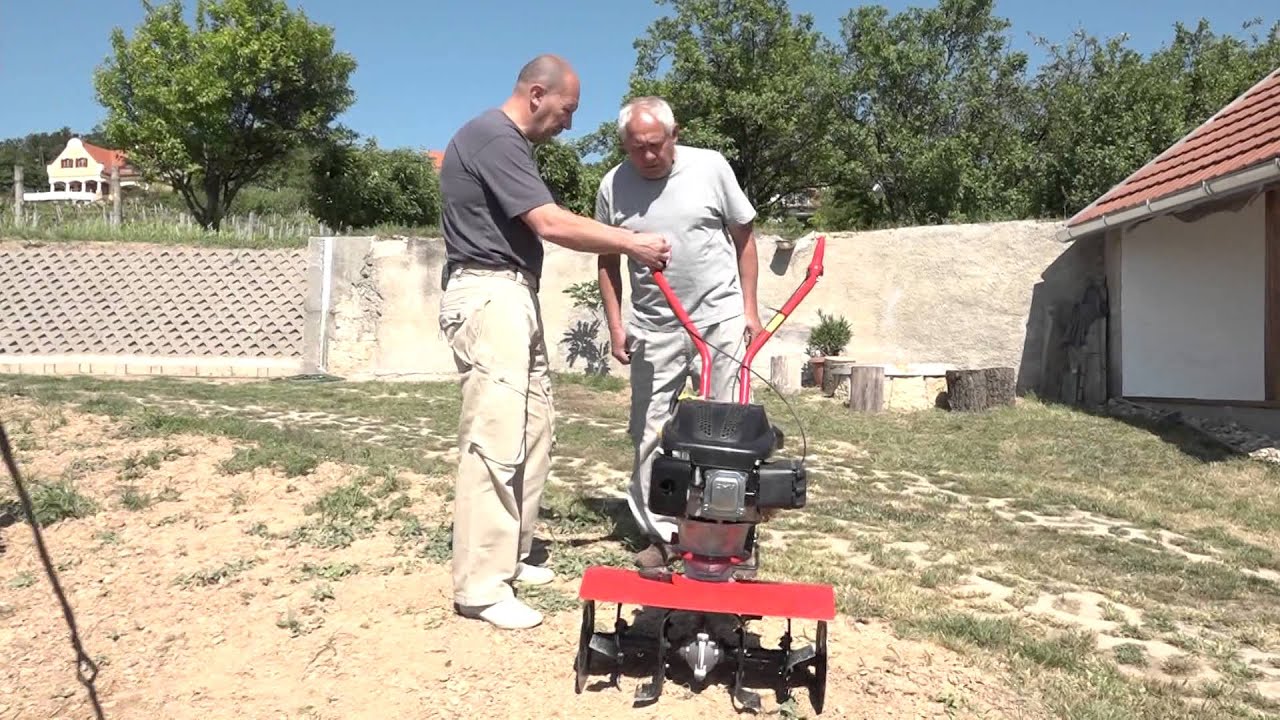 Kertészeti rovat - kapálógéppel a szőlőben