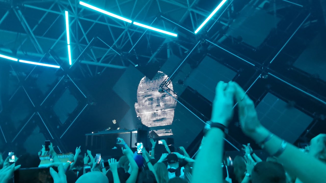 MARTIN GARRIX - Mistaken /live @Amsterdam RAI