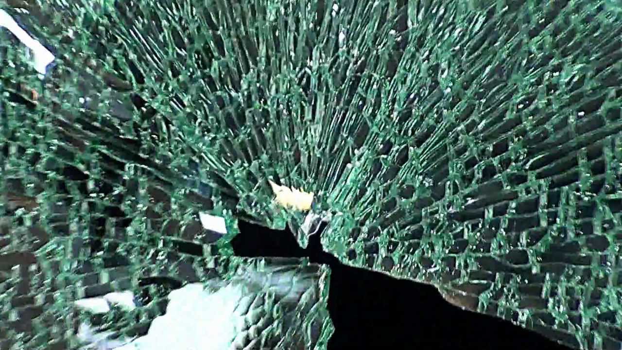 Kaip atrodo sudaužytas grūdintas automobilio stiklas