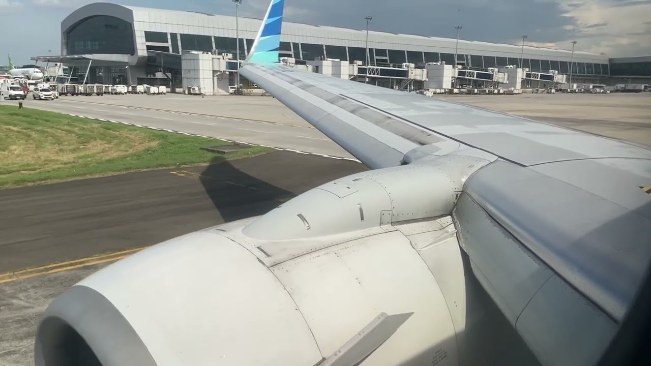 Garuda Indonesia Pushback, intro, taxi way, and take off to Pontianak Supadio GA504