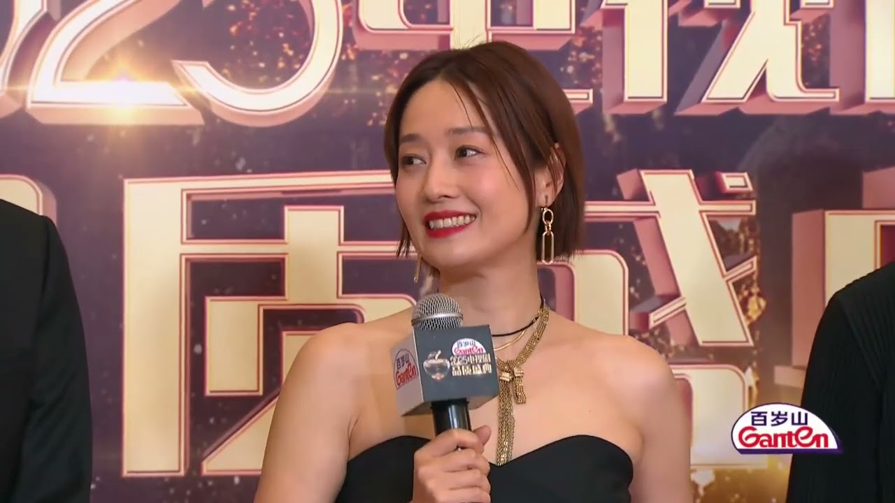 【#2025电视剧品质盛典红毯】《我的阿勒泰》剧组 #马伊琍 #于适 亮相电视剧品质盛典，他们在故事中相逢，于天地之间书写成长与归属。｜CLIP