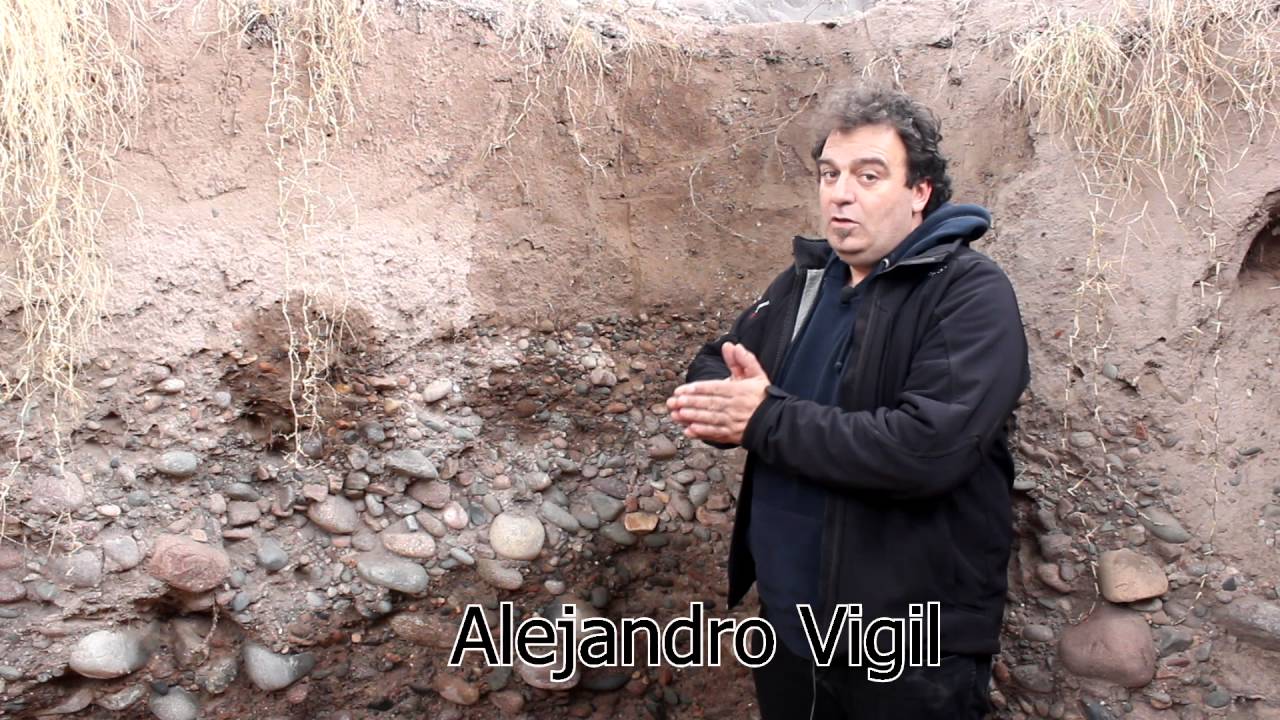 Alejandro Vigil. Perfil de suelo en Chachingo, Maipú