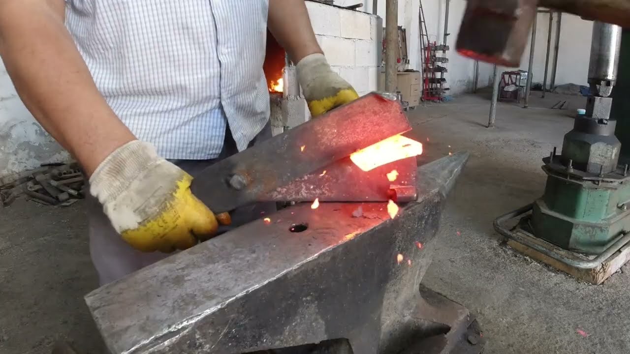 How to do it? How to make an axe hoe from old steel? #blacksmith #axe #howtodoit