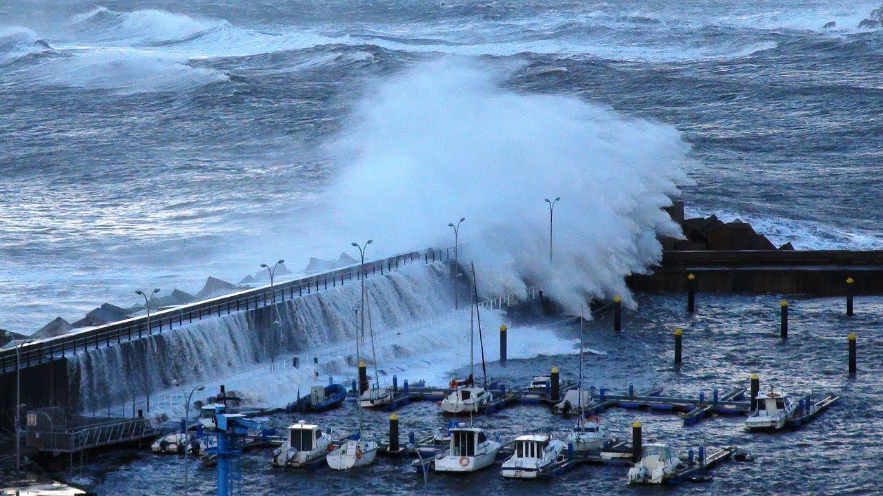 Fuerte TEMPORAL marino en Candás, Asturias. 3 marzo