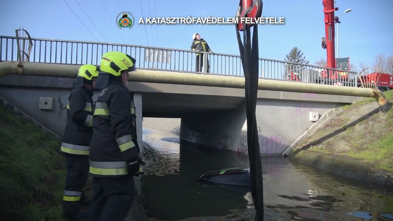 Patakba csúszott egy személyautó
