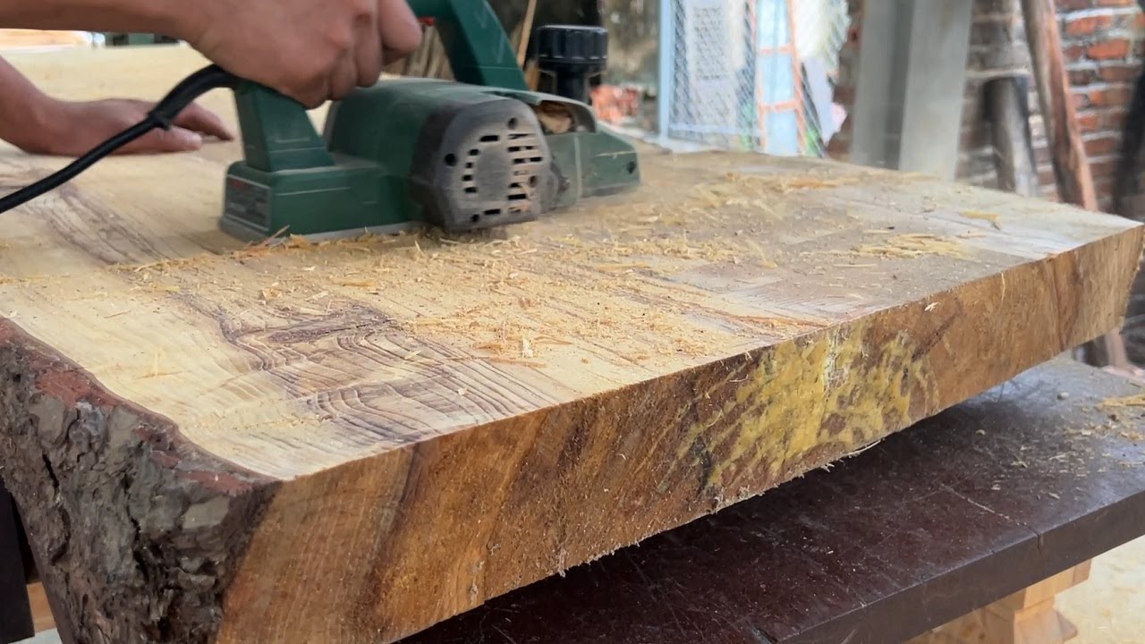 The Art of Crafting a Magnificent Dining Set Using Steel and Solid Wood