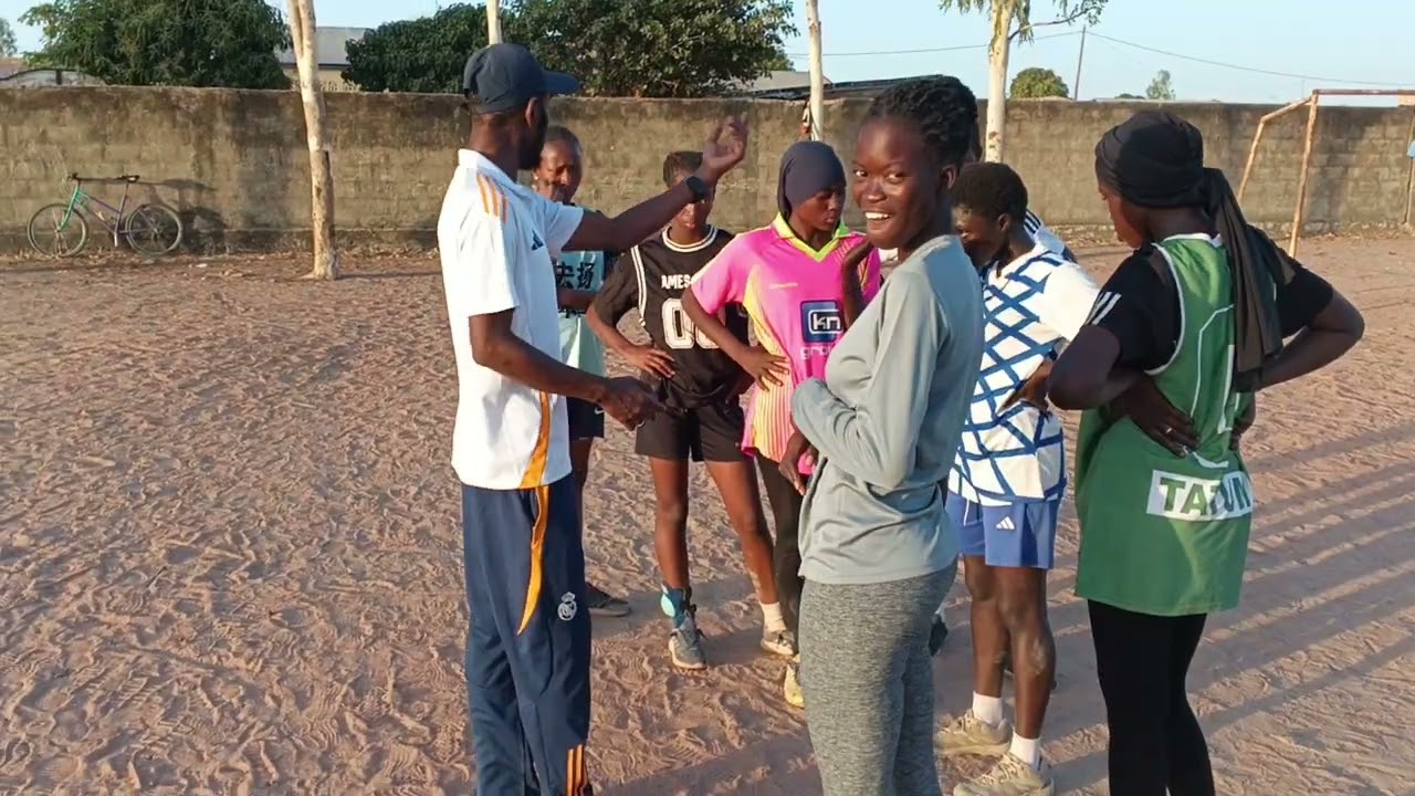 Match d'entraînement avec la petite contre la grande catégorie 