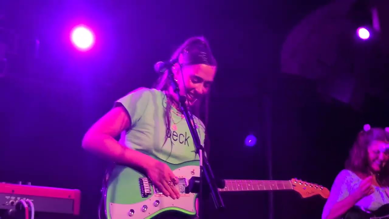 Hinds - boom boom back live at the Paramount in L.A.