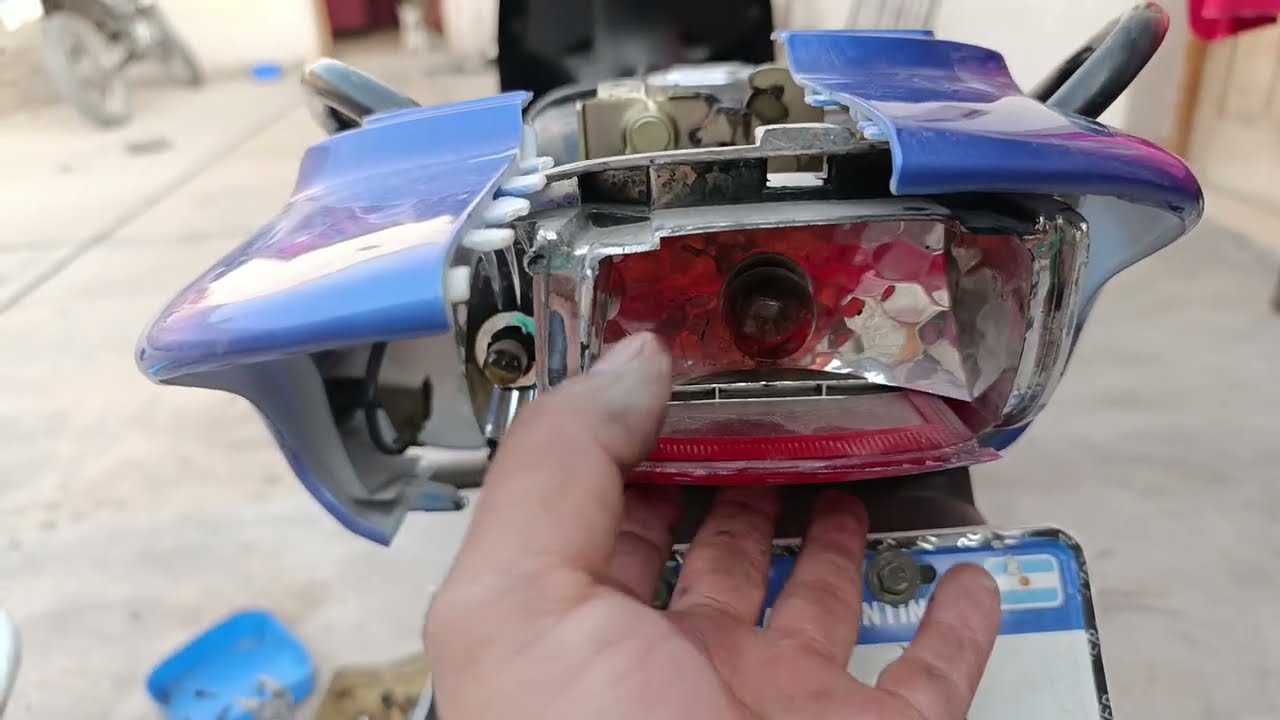 Cómo cambiar óptica trasera en una Gilera Smash 110cc?