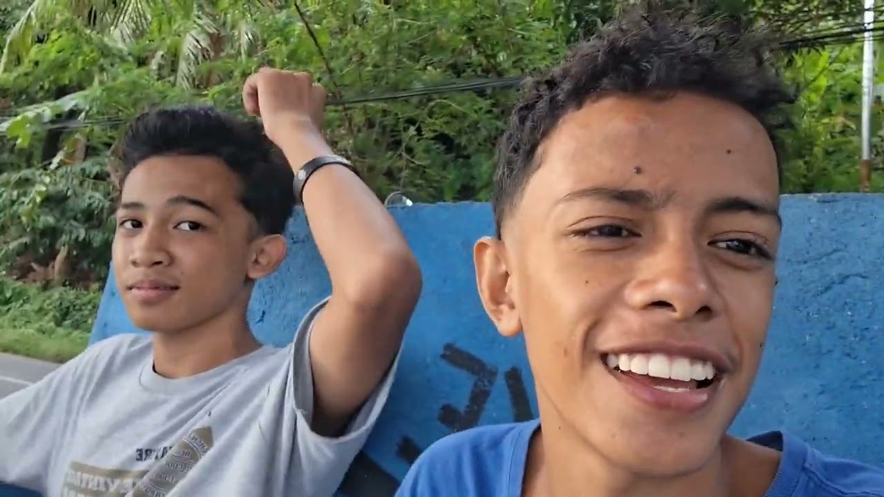 TUGAS INFORMATIKA VLOGG. APRINO DENG BENLY GANTENG