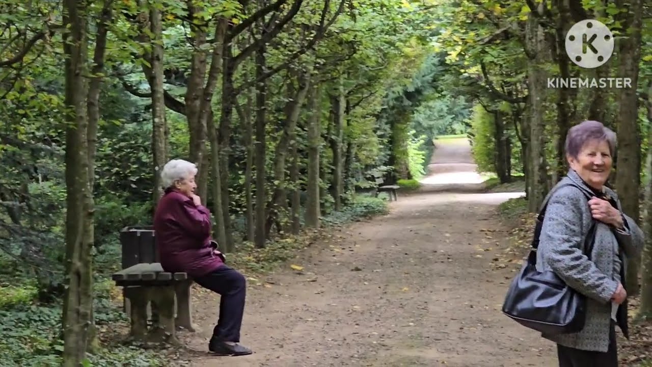 295. Кто-то -на Годы, кто - в поход на бурчак... А мы-на прогулку по замку Бухловице. 12.10.2025г.