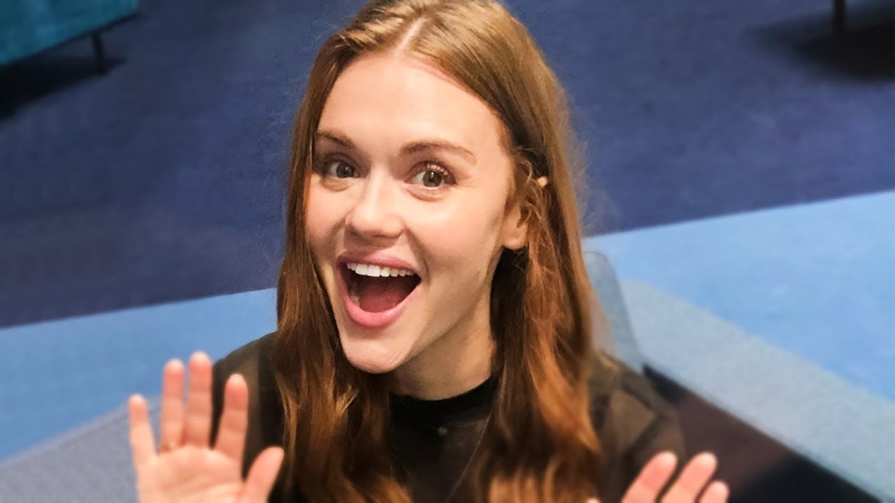 Holland Roden (Lydia from Teen Wolf) performs magic!